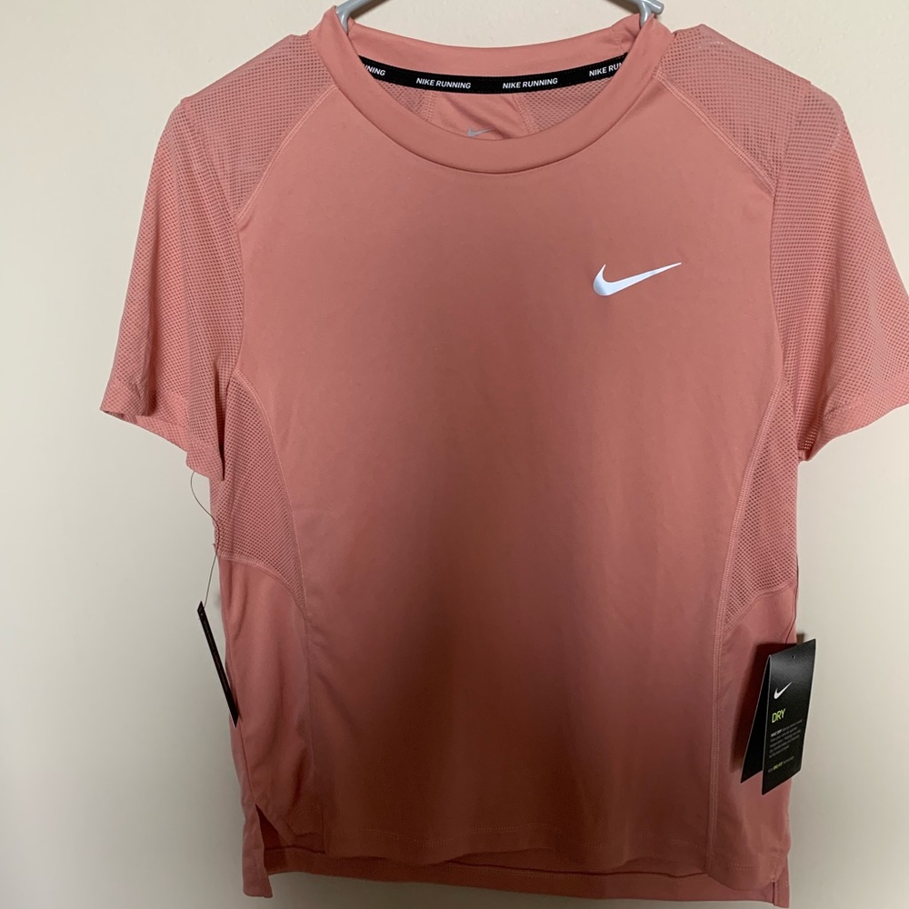 NWT NIKE TOP